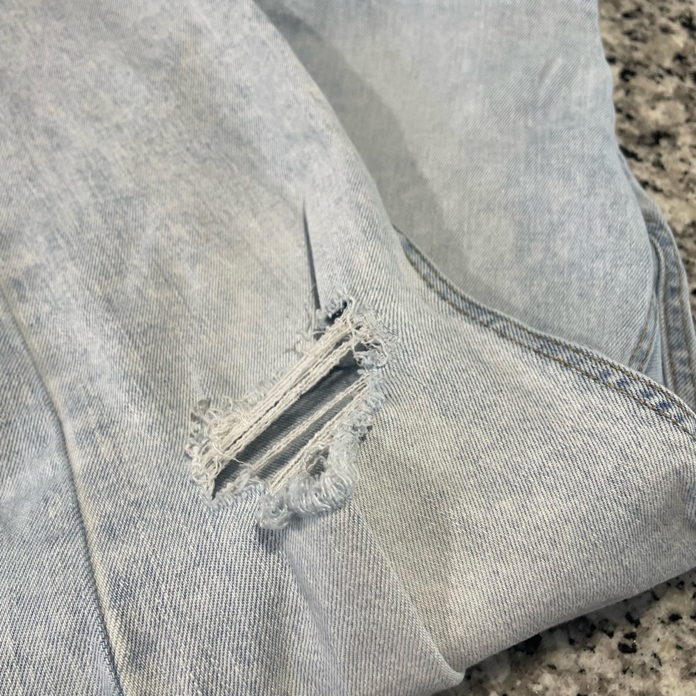 Light Wash Distressed Jeans - Picture 6 of 8
